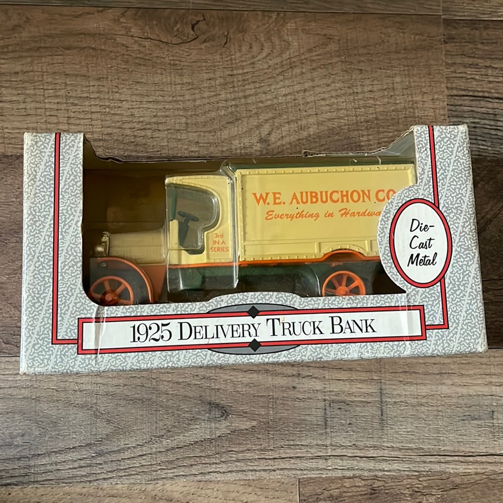 1:34 scale 1925 Delivery Truck Bank